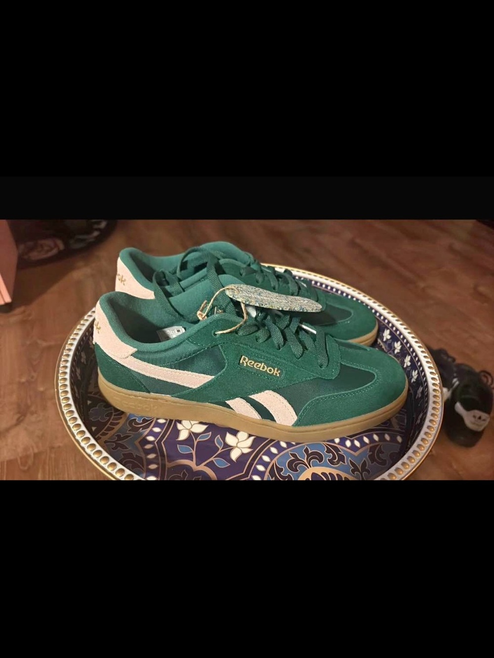Reebok Green Suede Low-Top Sneakers with White Accents Womans Size 8.5